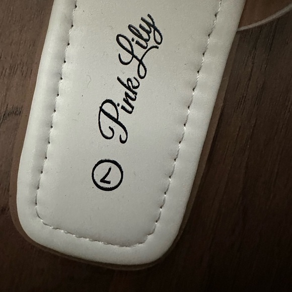 Pink Lily Sandals white with gold accents size 7 - Picture 4 of 7